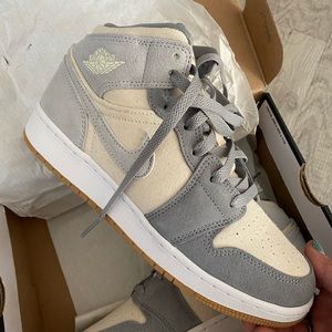 Jordan 1 Mid SE (GS)